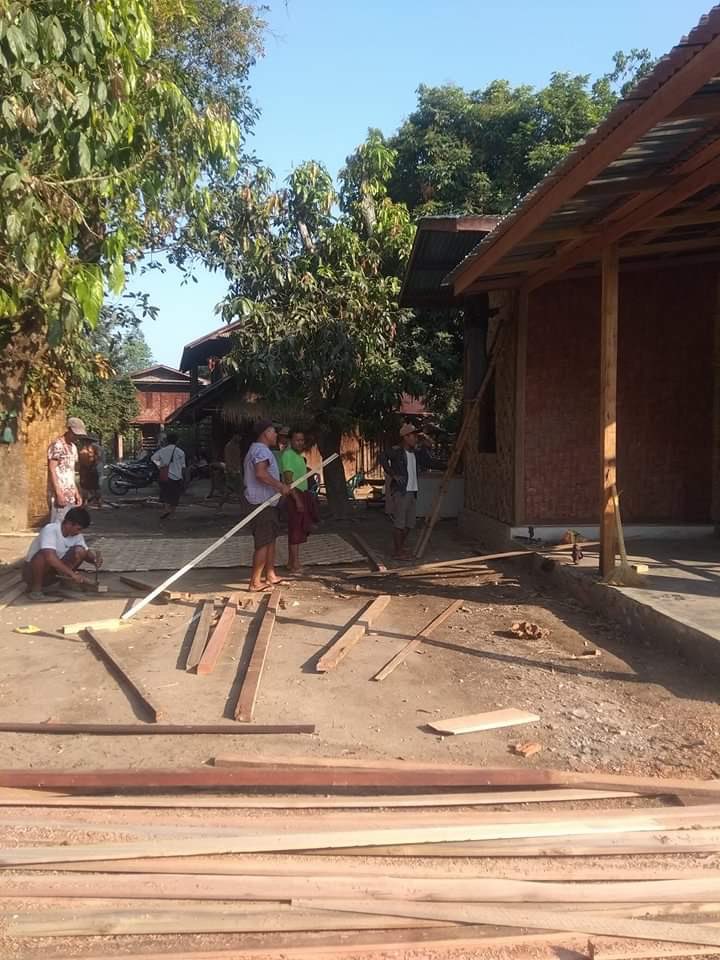 AutumnThet's tweet photo. 🧵 1/ As you all are aware, the situation in #Kachin state is getting worse day by days.

The village called #NamPha 
(နာမ့်ဖာ) in #Bhamo was hit by artillery shells on 4th May around 2pm &amp; a few houses were damaged (mostly roofing parts &amp; - 1/2

#WhatsHappeningInMyanmar https://t.co/YOJ6OmYkFY
