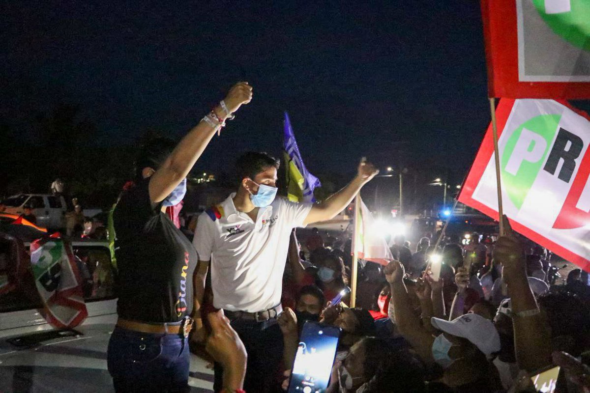 emiliolcal's tweet photo. Aquí estamos los que vamos a construir la mejor era chenera y a defender #Hopelchén.

Somos el equipo ganador, el que tiene las mejores propuestas, el que le dará un mejor rumbo a nuestra tierra. Vamos al 💯, día a día somos más y estamos fortalecidos. 🔵🔴🟡

#LaMejorEraChenera https://t.co/qYEMnJjTXt