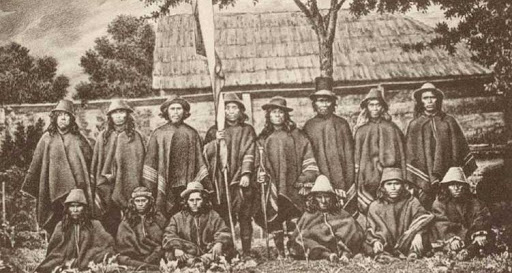 HistoriaMapuche's tweet photo. 08 de mayo de 1928: Los Longko mapuche williche de Chaurakawing (llamado por los españoles, hasta la fecha, Osorno) declaran la independencia mapuche. Exigen al Gobernador chileno el retiro inmediato de su país al norte del río Biobío. Lideraba la comitiva el Longko Juan Llafke. https://t.co/N6AXGNLDKJ
