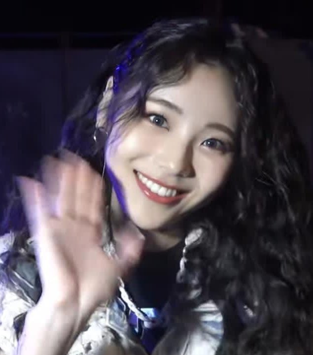 my favorite pictures of jinsoul; a thread