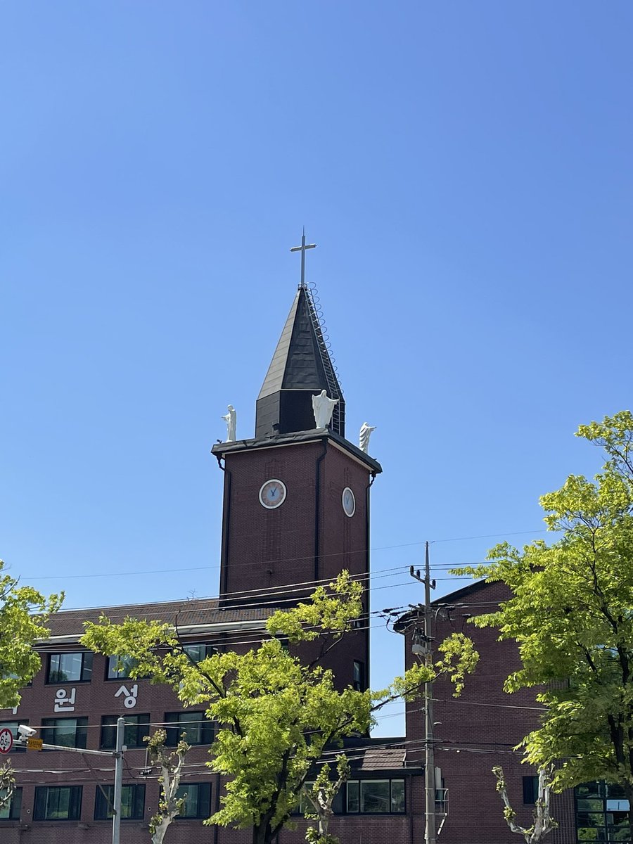 Invierno_al's tweet image. 바람에 날아갈뻔한 날.