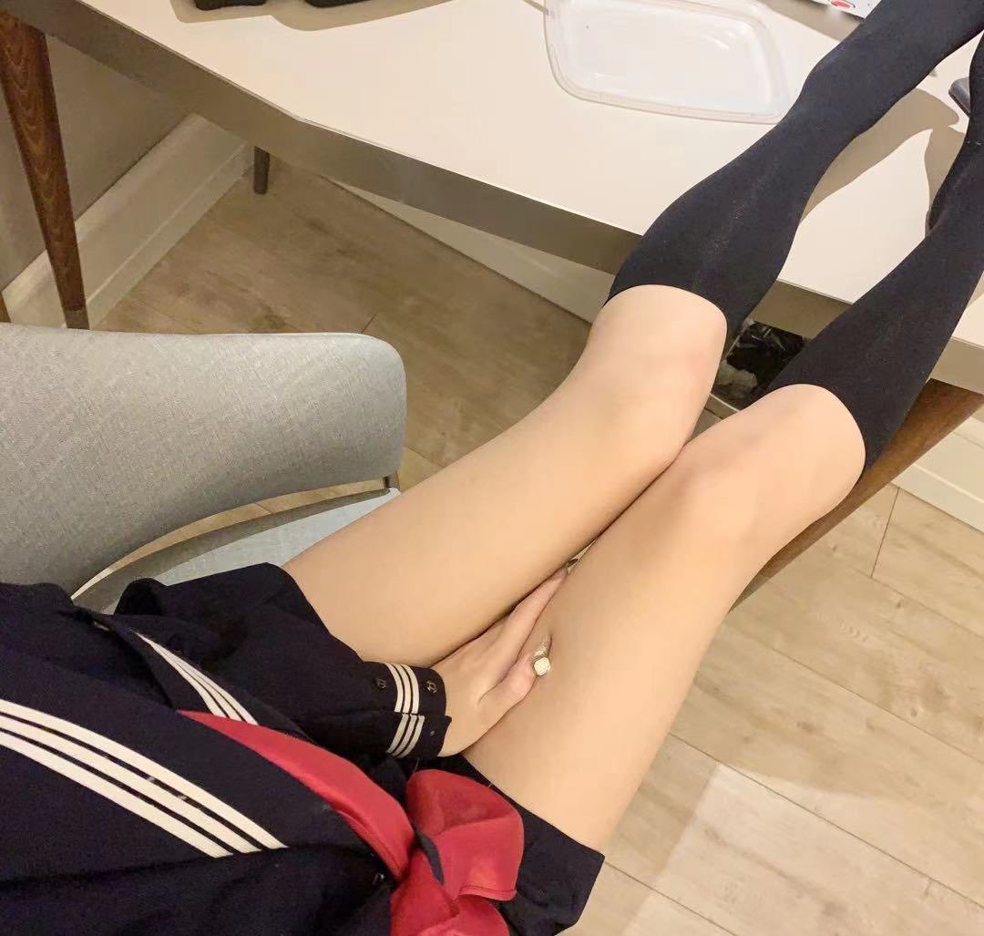 xiaomanjiangaa's tweet photo. 不管牛子大不大，一口就吞下 https://t.co/JcNSL1SxQ1
