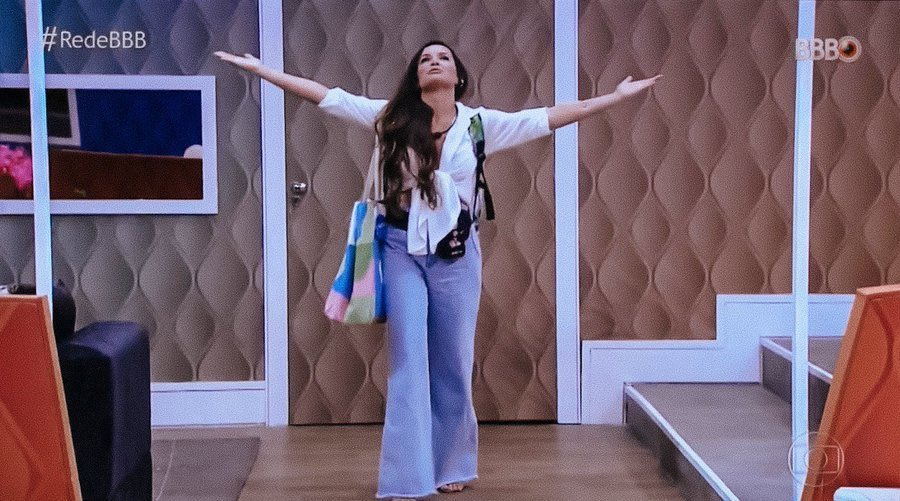 ZAMENZA's tweet photo. 3 mil seguidores #BBB21 / 28 milhões de seguidores. #BBB101 https://t.co/0ZtZYedKZz
