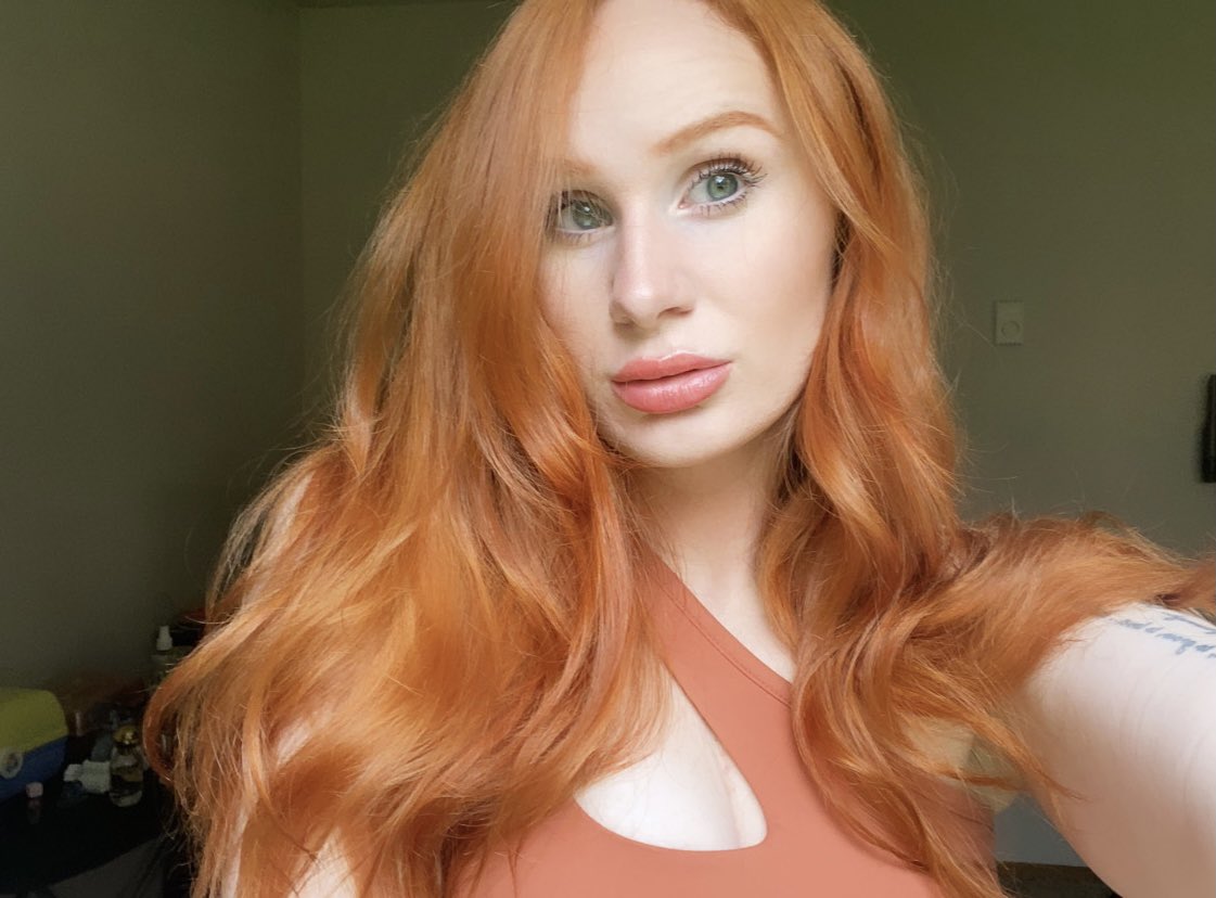redhead selfie booty