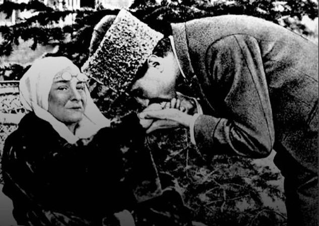 Başta;
Türkiye Cumhuriyeti’nin kurucusu Önderimiz Mustafa Kemal Atatürk’ün Annesi Zübeyde Hanım ardından sevgisinden bir an bile şüphe duymadığımız, ömrü oldukça başımızın üzerinde taşıdığımız, yokluklarında kendimizi kimsesiz hissettiğimiz annelerimizin Anneler Günü kutlu olsun.