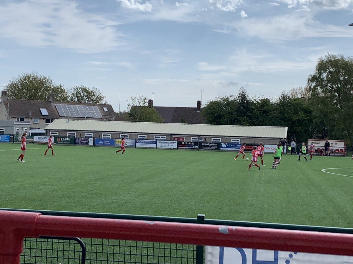 LeighAnneB1987's tweet photo. Action packed Sunday @SteyningTown younger girls coaching this morning, watching the under 13 Girls first 11 aside game, then a women’s fixture to play at 4pm.
#thefuturesred&whitestripes #barrownesses #letthemdevelop https://t.co/RRdr4vWB7e