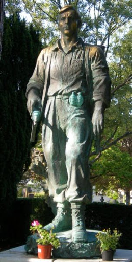 Mais savez vous qu'il y eu aussi des partisans Soviétiques en France. Dans divers maquis russes immigrés et prisonniers évadés rejoignirent la Resistance Un monument leur ai consacré au Pere Lachaise