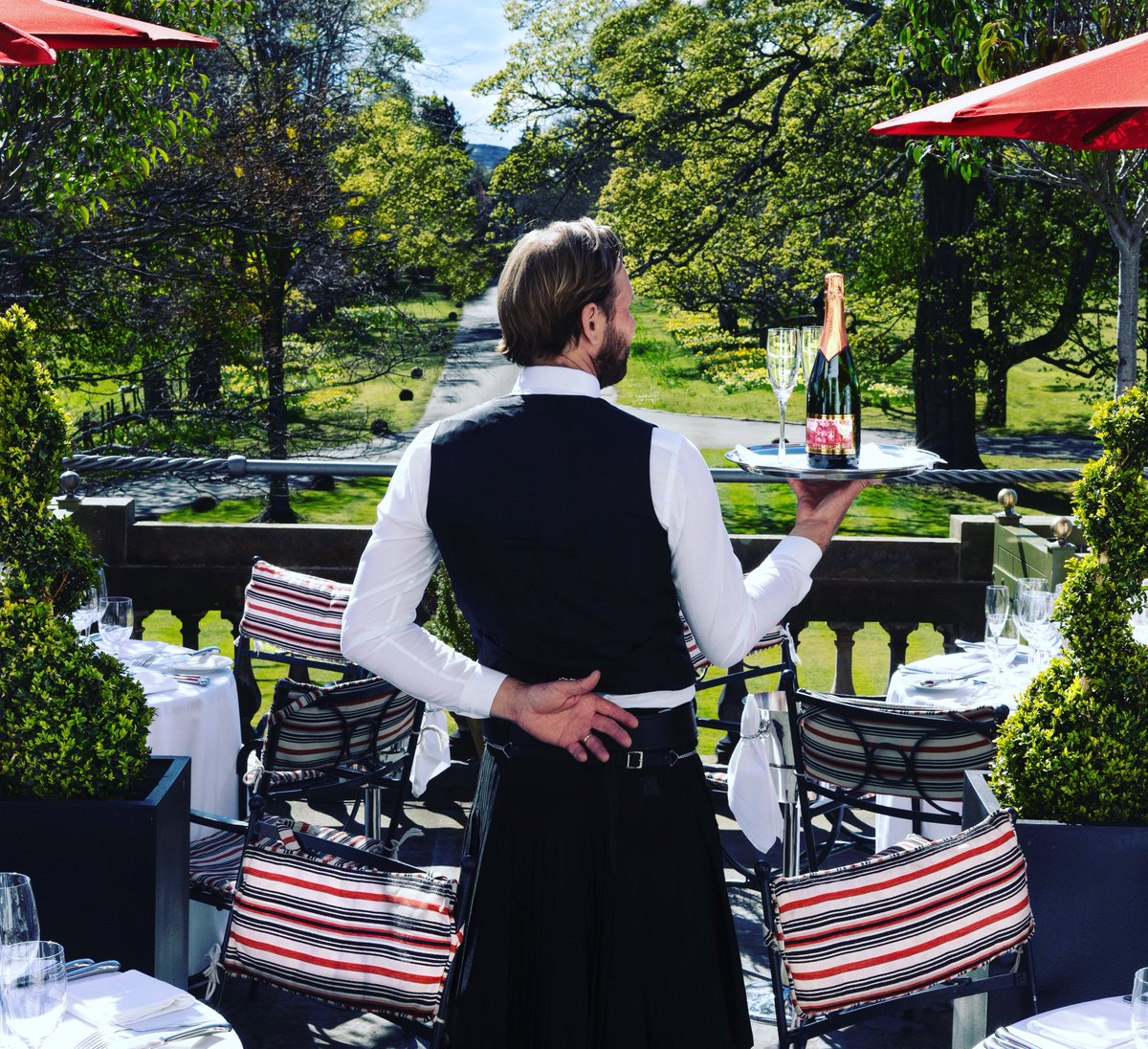 Looking forward to a busy Sunday with Champagne on the terrace 🥂#champagnelunch #prestonfield #champagne #prestonfieldhouse #edinburgh #visitscotland #edinburghlife #sundaylunch #prestonfieldchampagne