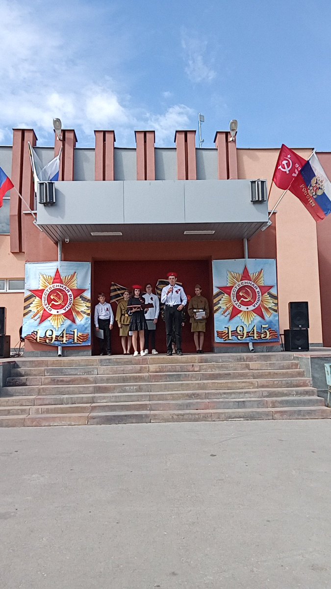 Учащиеся ГБОУ ООШ пос. Журавли сегодня приняли участие в торжественном митинге, посвященном Дню Победы!
Совместно с юнармейским отрядом ГБОУ СОШ с. Воскресенка были возложены венки к памятнику павшим воинам. #Япомню #Ягоржусь