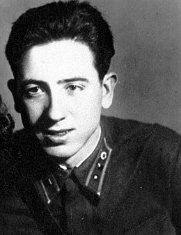 Ruben Ibaruri était le fils de "La Passionaria" engagé en juillet 41 il sert comme officier dans un régiment de mitrailleurs il reçoit deux fois l'Ordre du Drapeau Rouge pour bravoure, il meurt en Septembre 42 a Stalingrad a la tète de ces homme, et sera fait Hero de URSS