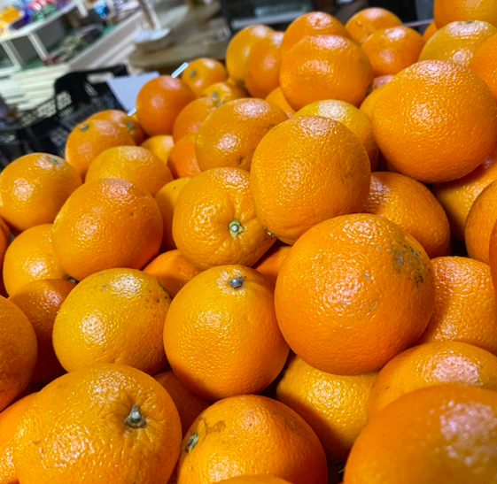 🍊🍊🍊 We've taken delivery of a load of fresh oranges, ripe and ready to be squeezed in our instore orange juice machine. It's self service and is enormous fun to watch. Bring the kids down and let them push the buttons 🍊🍊🍊#shoplocal #freshisbest