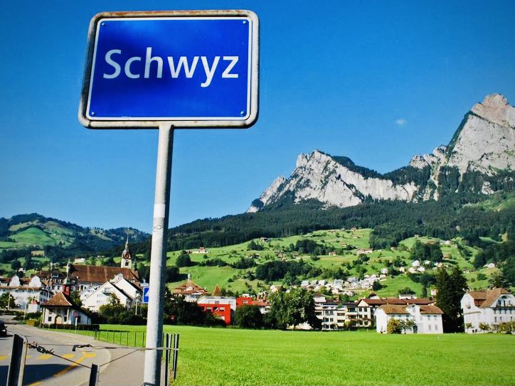 #Dorfrundgänge in #Schwyz am 20. und 29. Mai sowie 5. und 11. Juni. Auf den Spuren bedeutsamer #Frauen. #Geschichte(n) erleben. Infos &amp; Anmeldung auf unserer Webseite.