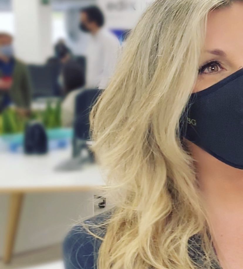 garciasusana's tweet photo. Esta semana toca superar mi miedo escénico🤢
Participo en un reportaje en TVE sobre #influencers, como profesional de social media para marcas, como docente q enseña a crear contenidos (y las plataformas para hacerlo) y como bloguera de las de la vieja escuela #panic #callBatman https://t.co/c0adIPVLSB