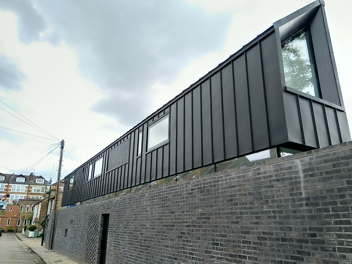 Really clever architecture filling in on this brownfield ex-industrial site by @KnoxBhavan. Equally neat #solarpv and @EnergyGiv battery #solarstorage #renewables install by us 😉 #solarlondon