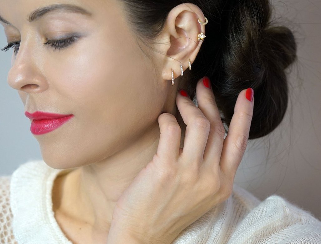 LenaJewellery's tweet photo. In our “new normal” of #virtualconnection the benefits of wearing earrings brings a huge plus to our look!
Stylish #earstack combos will enhance to your best side when it comes to the camera’s lens.
#EarStacks #EarPiercing #PiercingIdeas #HelixPiercing #Earrings #CuratedEar https://t.co/RVzBu2qSao