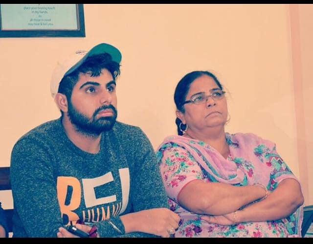 Simarkhera1's tweet photo. Happy mother's day πΉ mummy love you πβ€οΈ #HappyMothersDay #MothersDayDelight #happymothersday2021 #MotherDay #Maa #simarkhera #teamsimar https://t.co/pS34Fjlnlv