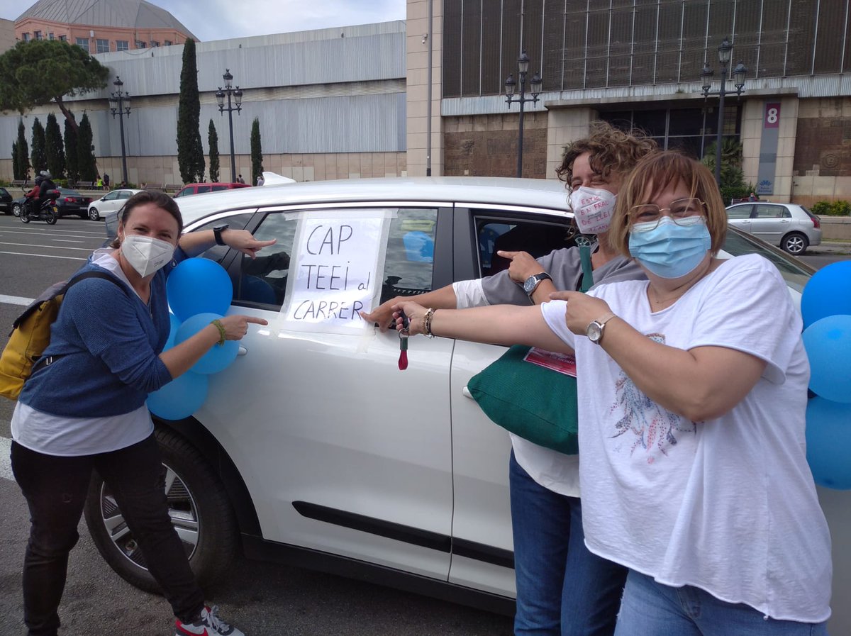 InterinesTeei's tweet photo. Les #TEEI també a la #caravana  per la #FijezaYa ‼️ #Capinterinaalcarrer #CapTeeiAlCarrer @EUCourtPress @miqueliceta @PSOE @sanchezcastejon @educaciocat  #FijezaYaEsConstitucional https://t.co/hLFeHfNsRC