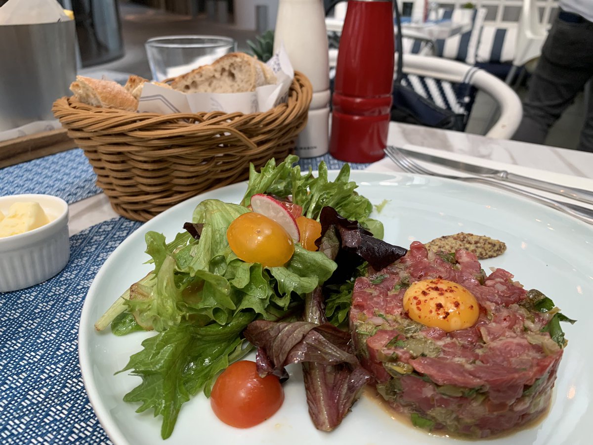 KOHSGYM's tweet photo. 今日の #カフェ活
Bugis の #SoFrance に行ってみた〜
#ビーフタルタル ビネガー効かせた
生肉の味わいがgood👍
ハム、チーズ、ワイン、パン、ケーキ
などの欧州産品も充実〜♪ https://t.co/HLjGm0X3pe