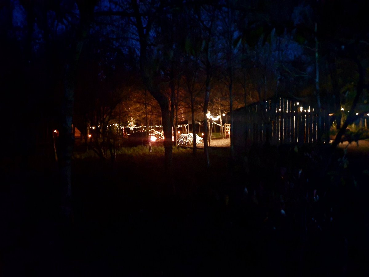 A warm night around the camp fire with family, friends and toasted marshmallows; the perfect way to end your wedding day in our woodland wedding venue.
#weddingwood #woodlandweddings #campfire #weddingbuckinghamshire