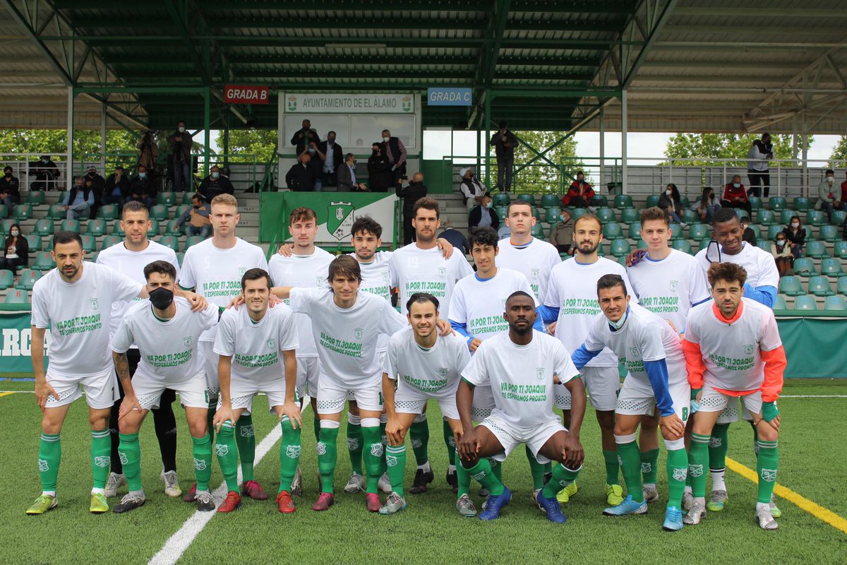 Homenaje a <a href="/Joaquin10rotin/">Joaquin Romero Tinajero</a> de todos sus compañeros minutos antes del comienzo del partido ante el <a href="/FCVPAR/">FCVPAR</a> 

#cdelalamo #otroañoentercera