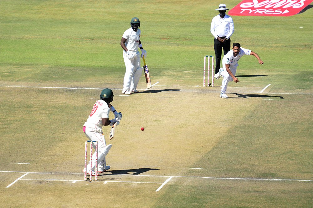 ICC's tweet photo. Lunch in Harare 🍔

Zimbabwe have been bowled out for 132, a deficit of 378, in their first innings. 

Hasan Ali returned a brilliant 5/27 🔥

📸 @ZimCricketv | #ZIMvPAK | https://t.co/8hH4EMRnA8 https://t.co/XoOf9odxIF