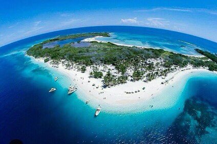 GianlucaCoccon1's tweet photo. Cayo Sombrero, isla ubicada en el Caribe Venezolano perteneciente al Parque Nacional Morrocoy, cuenta con dos grandes playas un bosque de palmeras de suave arena blanca y aguas cristalinas...Edo Falcón VENEZUELA 🇻🇪🇻🇪🇻🇪🇻🇪🇻🇪 https://t.co/vKvQH7FQCl