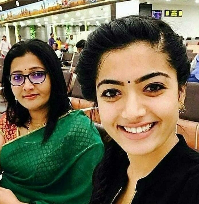 UpdatesRashmika's tweet photo. @iamRashmika Happy mother's day Rosh 💗 and all #Roshians best love ever ♥ I love all! 💞
@iamRashmika 
#RashmikaMandanna #SumanMandanna https://t.co/7kYg2W2UbB