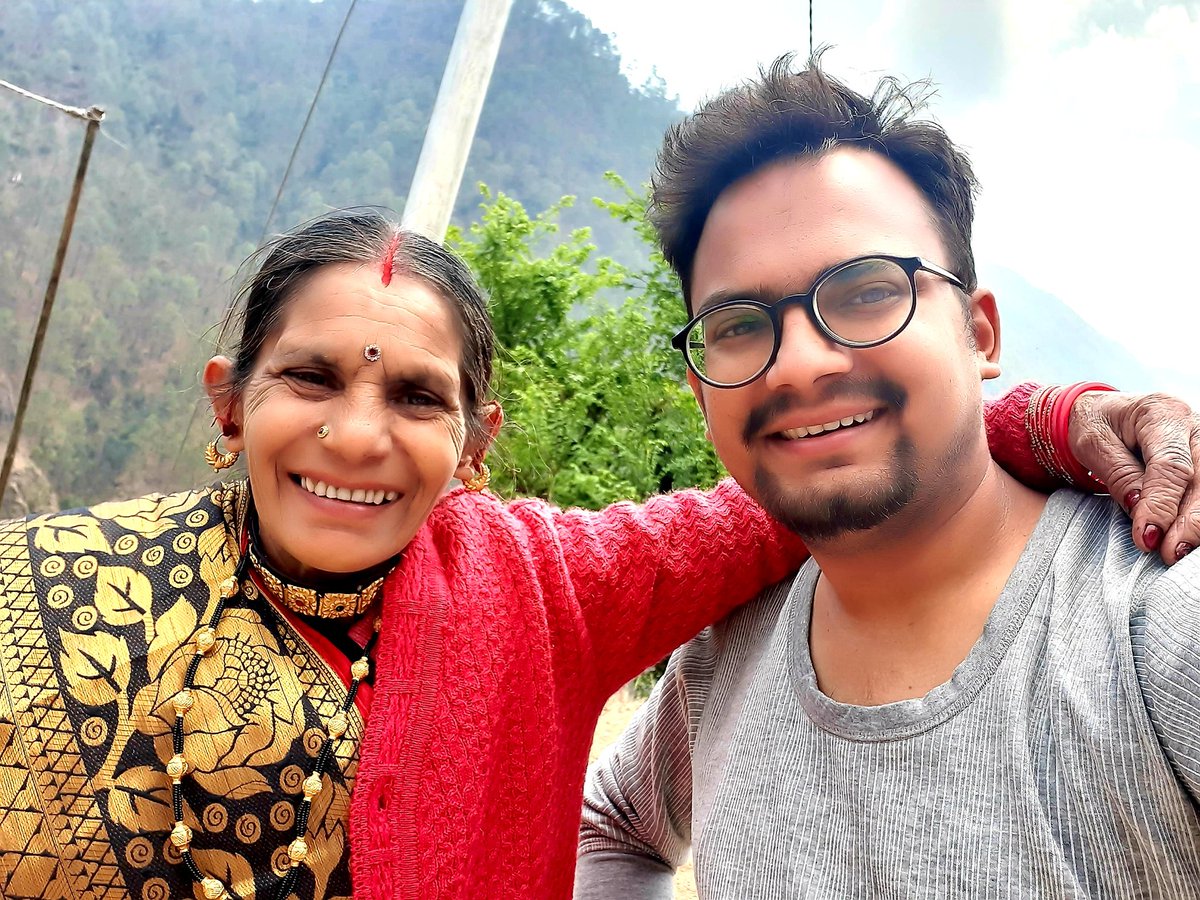 Pramod_Joshi_07's tweet photo. सख्त राहों में भी आसान सफ़र लगता है ये मेरी माँ की दुआओं का असर लगता है ❤🙏
सभी मित्रों को मातृ दिवस की हार्दिक शुभकामनाएं 🙏
#MothersDay 
#मातृदिवस 
#मां https://t.co/AiywHb5sQz