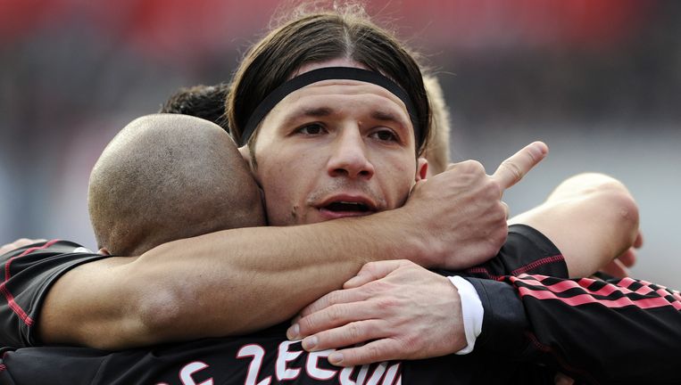 tweetsvanpalm's tweet photo. De laatste van dit seizoen die er echt toe doet.
Vernederen dat tuig.
#beatthescum #DeKlassieker
#feyAJA #010020 #010AJA https://t.co/IosfxnRNRL