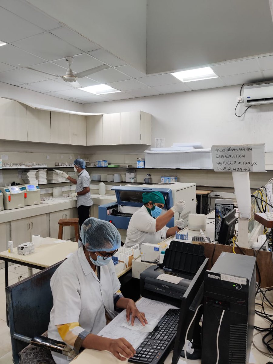 SmimerH's tweet photo. #SMIMER Laboratory working round the clock for #FightAgainstCOVID19 

@BoghawalaHemali
@DrJagdishSurat
@puneetnayyar5
@CommissionerSMC
@collectorsurat
@CMOGuj https://t.co/vcDXPO1YWi