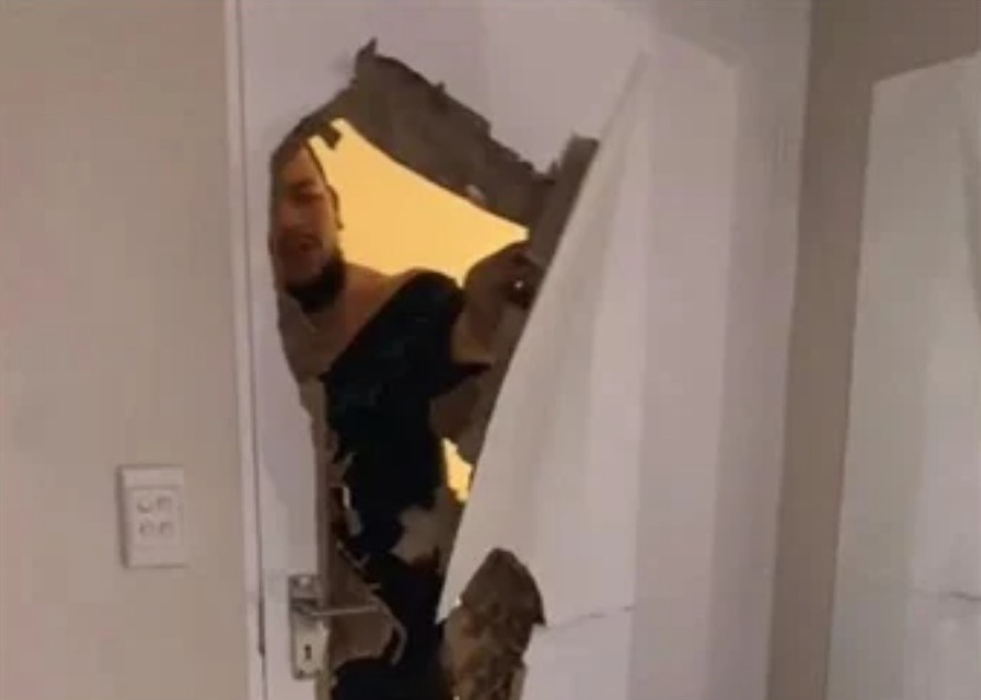 News24's tweet photo. In footage released to News24 for the first time, award-winning rapper AKA can be seen using his hands to violently break down a wooden door to enter a bedroom where Anele 'Nelli' Tembe was hiding. | @Lwandi_N

https://t.co/cSFsHhDoI8 https://t.co/LhW2N3RlvS