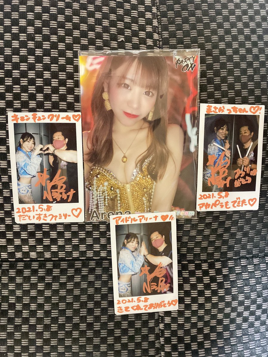 rearuwin's tweet photo. @arena_revogene
#アリーナファミリア
#idl魂 #revojene
2021.05.08
物販の時沢山お客さんいたのに離れた場所から名前呼んでくれてペンライトありがとうって言ってくれたのは嬉しすぎたよ😭チェキの時も沢山話せて幸せだった〜🌈 https://t.co/oFm0Or2kr4