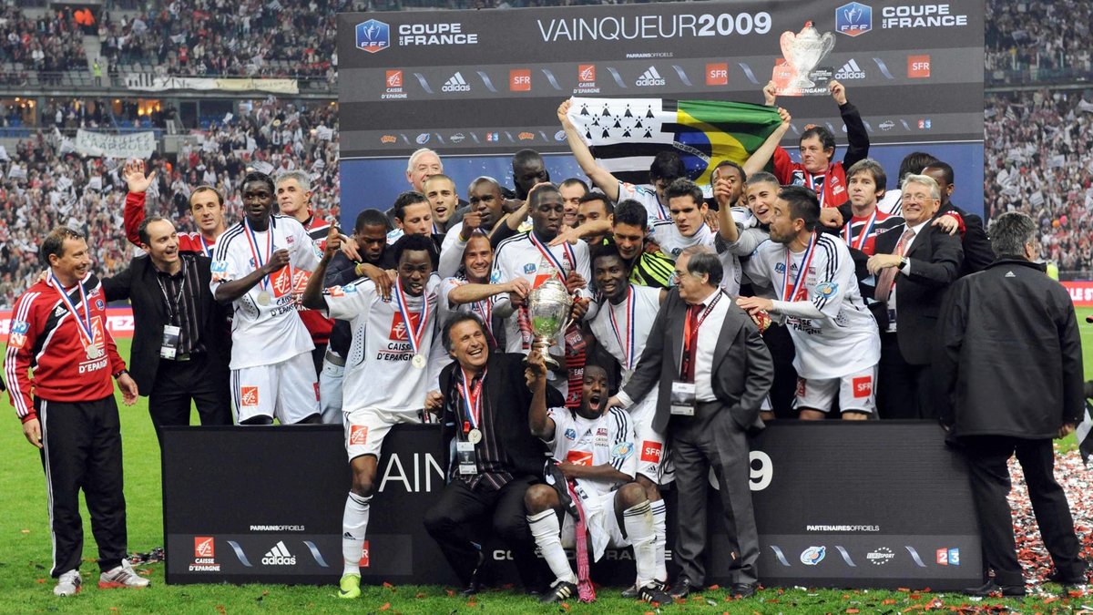 EAGuingamp's tweet photo. 🏆 Le 9 mai 2009, En Avant remportait la première @coupedefrance de son histoire. ❤️🖤

𝟎𝟗/𝟎𝟓/𝟐𝟎𝟎𝟗

#OnThisDay #SRFCEAG https://t.co/mDiaiLviIs