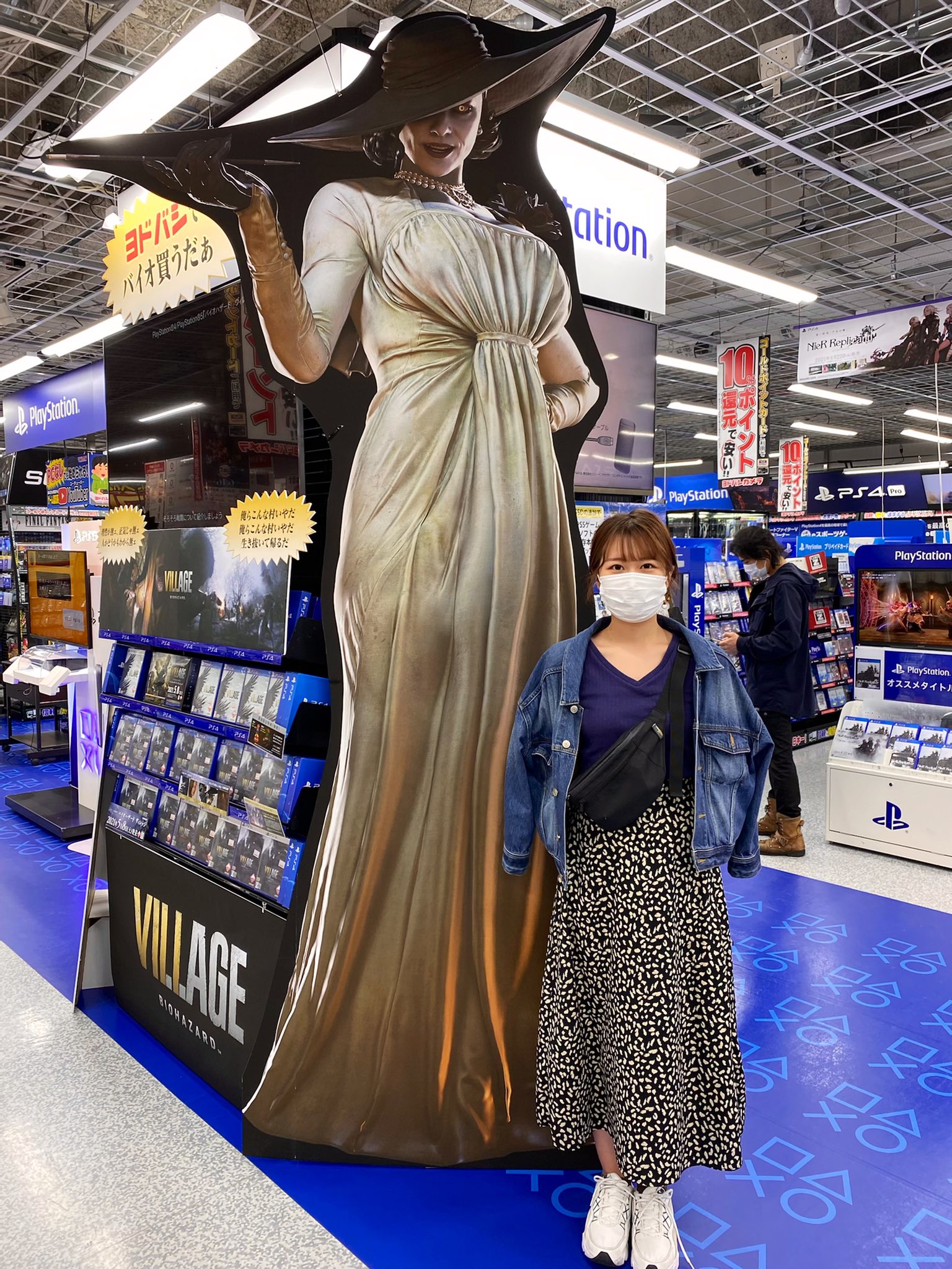あさい ヨドバシ梅田に等身大 のドミトレスク夫人いた わたし165cm バイオハザードヴィレッジ バイオハザード8