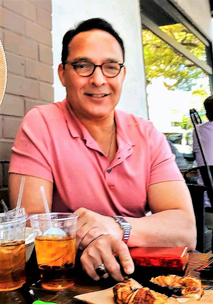 Borinquens's tweet photo. "La Saga de la infeliz Familia Feliz" ¿historia, chisme o leyenda? O tal vez un poco de todas. Sin conocer el origen perdemos nuestro rumbo, quizás es por eso que Los Ángeles va a la deriva, y California la sigue. Yo almorzando en Los Feliz el 25 de marzo de 2021 - mi cumpleaños. https://t.co/SCye4Sstdf