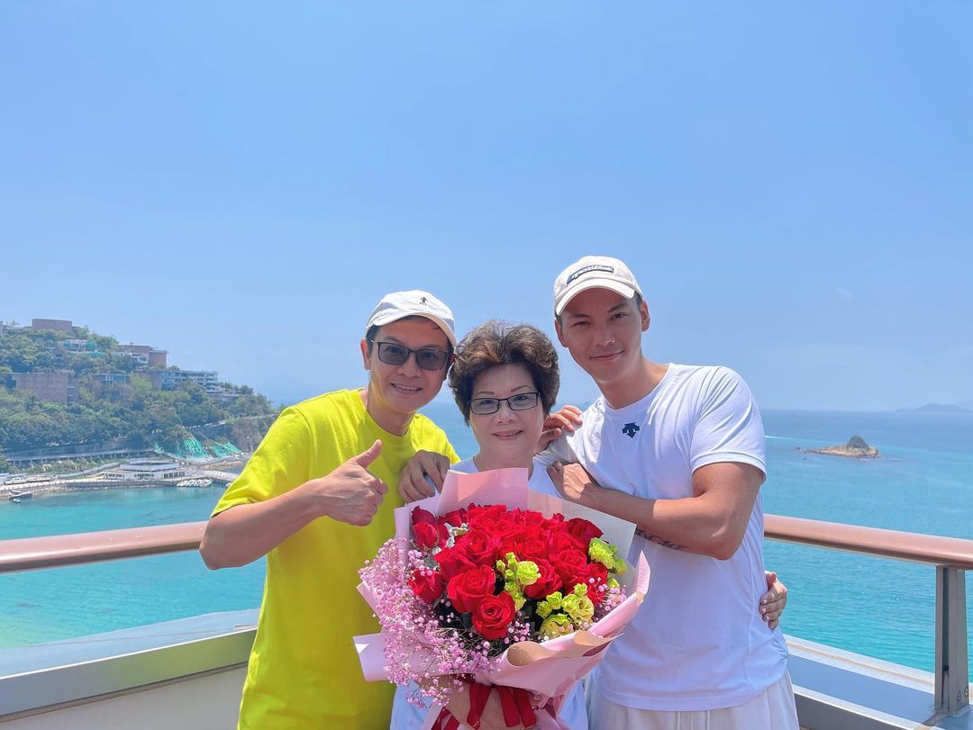 williamchanph's tweet photo. Happy mother's day ♥️🌹🌺🌹🌼♥️ #williamchan陈伟霆 #williamchan #thedanceofthestorm #williamchanwaiting #actor #dancer #model #williamchanwaiting陈伟霆 #williamchanwaiting #williamchan #williamchanphilippinesfc #陈伟霆
Reposted from @williamchanwaiting https://t.co/sMkzq7iKUz
