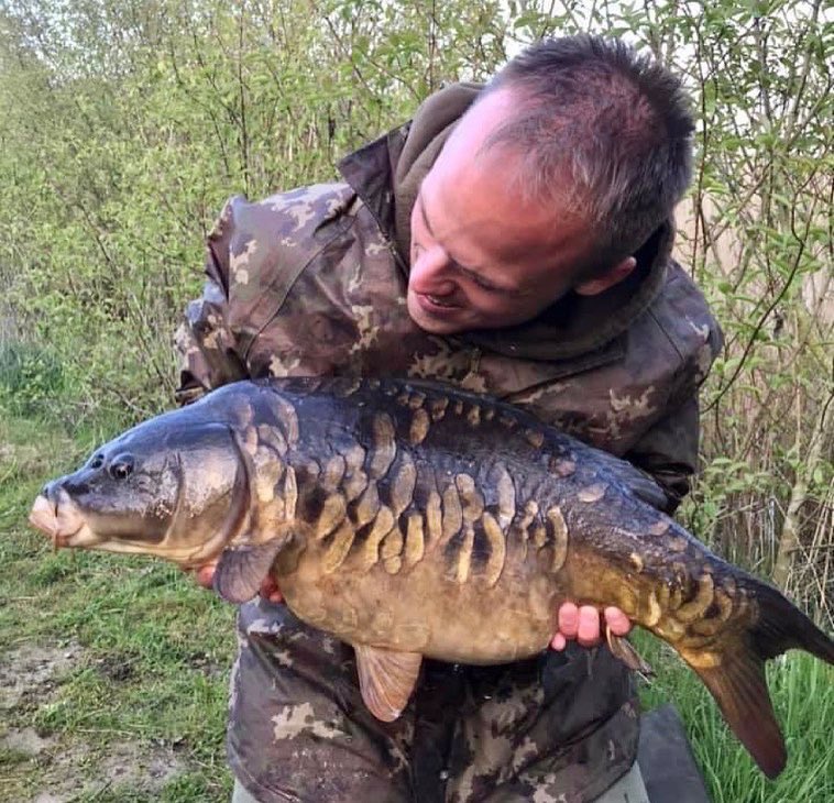 jhbaits's tweet photo. B4 Business!

James Hiller with a couple of lovely carp caught using the B4.

Probably our most underrated bait but it produces great results all year round! Have a look at the full range on the website. 

https://t.co/JZuUWtDKCQ

#jhbaits #nocompromiseonquality #thefuture https://t.co/xKAg9oKqje