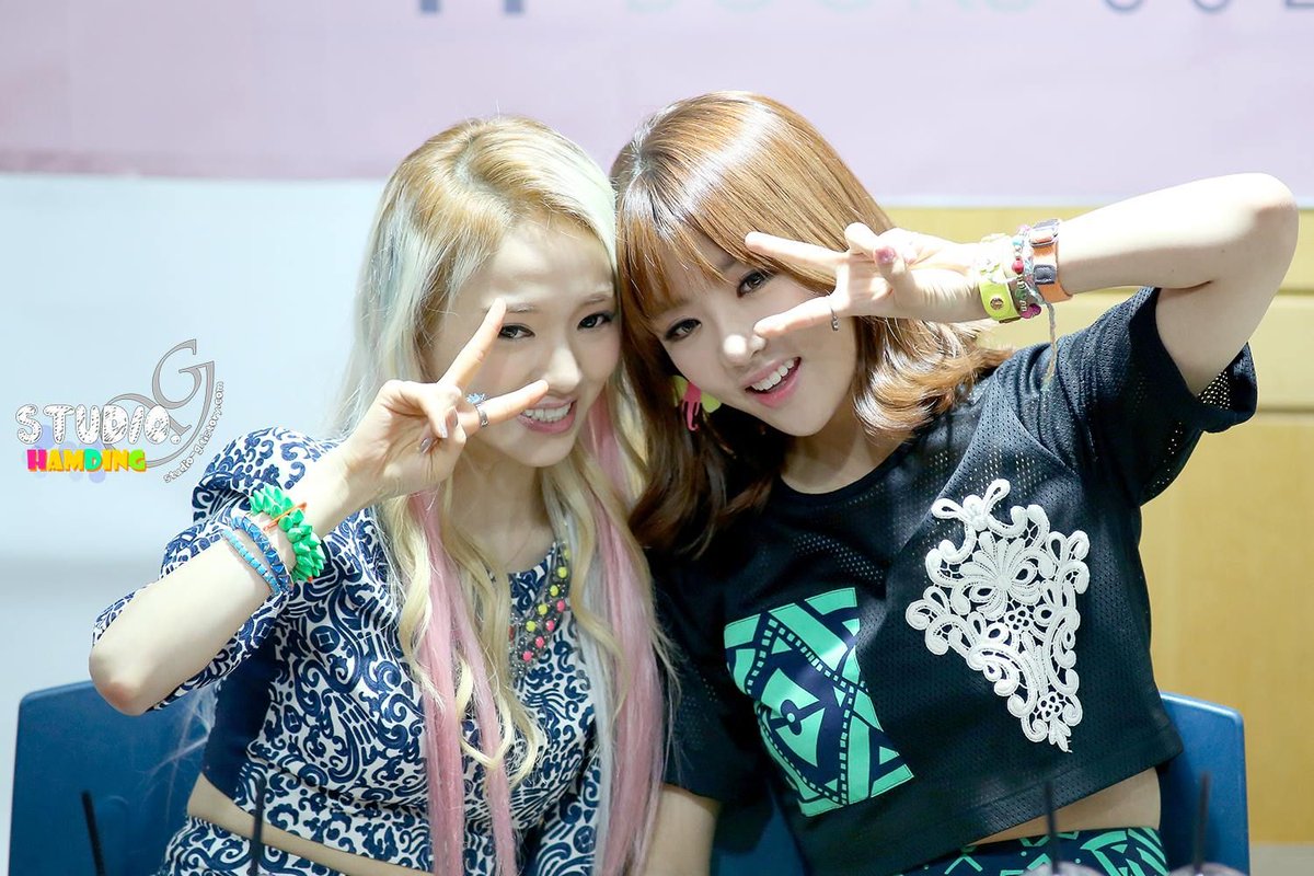 eunbexe's tweet photo. they're so cute. their smiles make my day 💖 https://t.co/Djc2wA2IC3