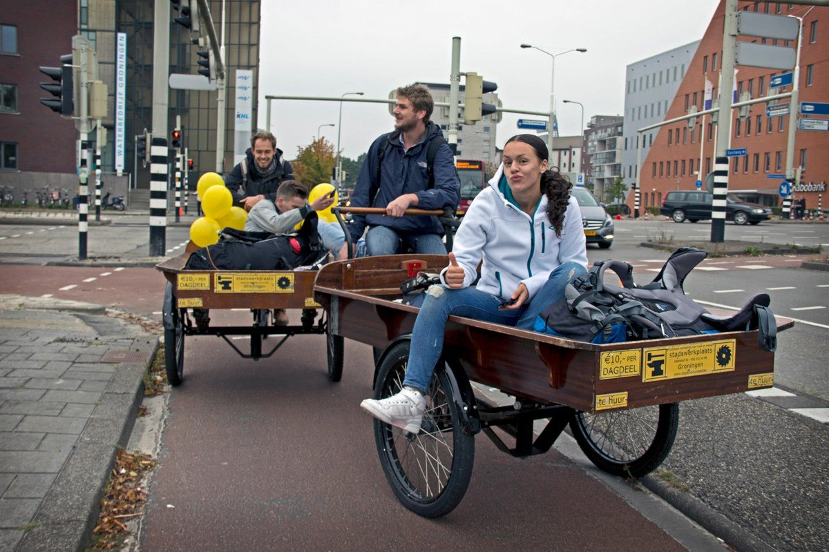 Our first ride was in a (in the Netherlands well-known) bakfiets. It brought us from the city center (where we said goodbye to our loved ones) to the best hitchhiking spot in town toward Germany.Ride 1: Vismarkt to Europaweg, Groningen, Netherlands (2.5km) 