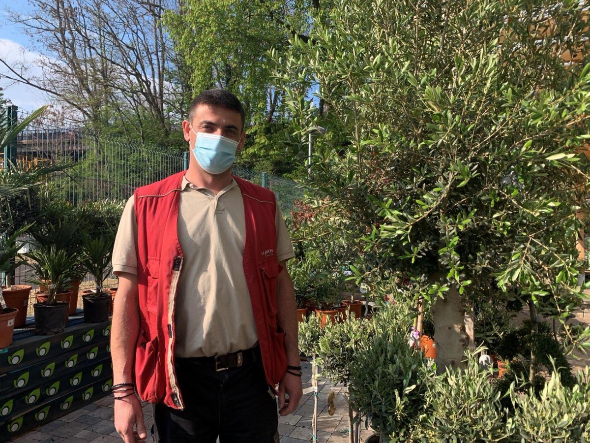 lerepu's tweet photo. 🏡 En mai, il est temps de planter ! Pour les jardiniers dans l’âme ou les débutants, Arnaud Bonnay, responsable d'un magasin #PointVert en #Moselle et pépiniériste depuis 20 ans, vous livre quelques astuces ▶️ https://t.co/GtDFx4hYuJ https://t.co/jD2JZW7LSK
