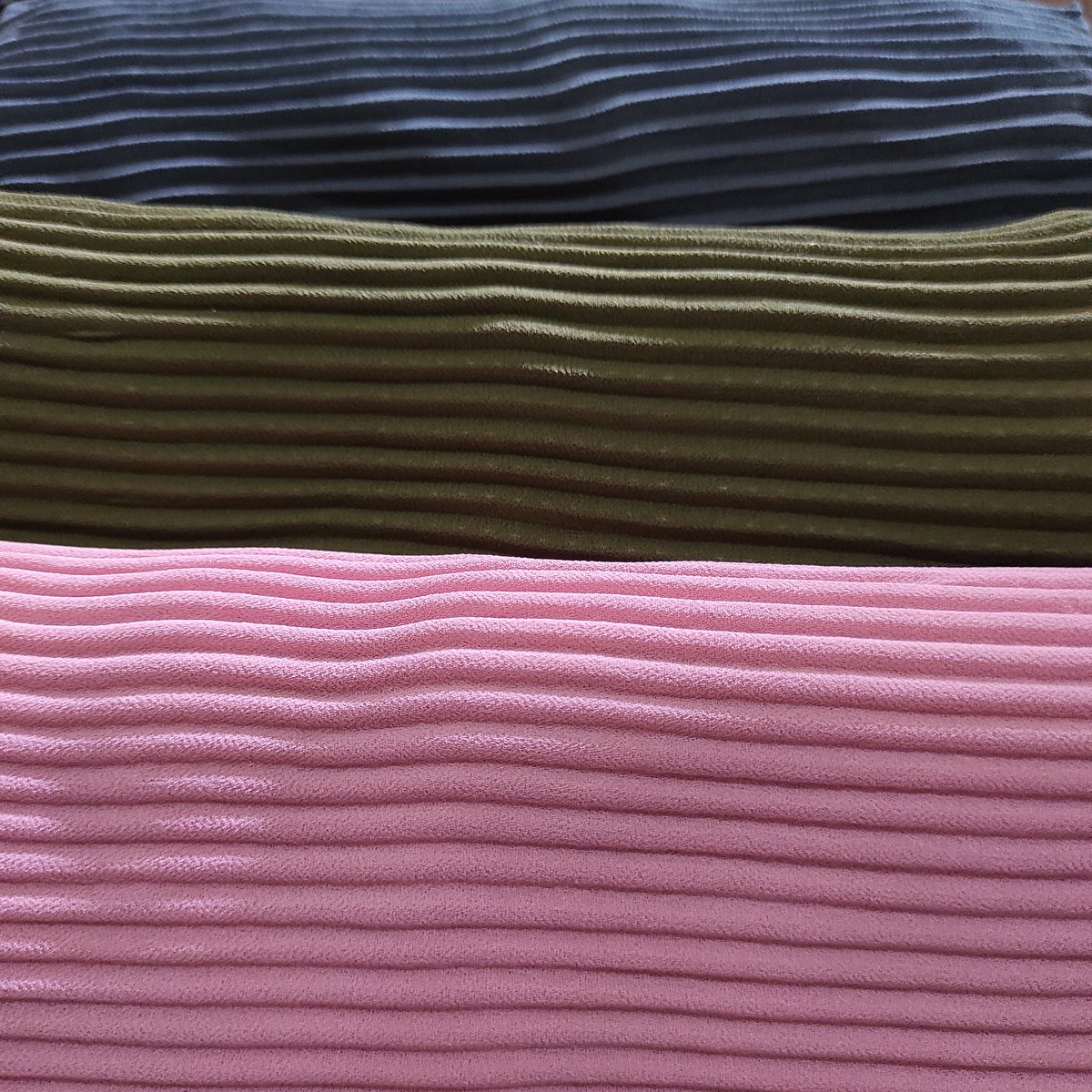 mingguggie's tweet image. Siapatau ada yang butuh cepet pashmina plisket buat bukber nanti 
READY - Mau abisin stock #readystock #pashminaplisket 
🌈 Pink, Olive &amp;amp; Dark Grey 
📍COD Malang kota 
💲 35k/pcs #pasarminggu @infomalang