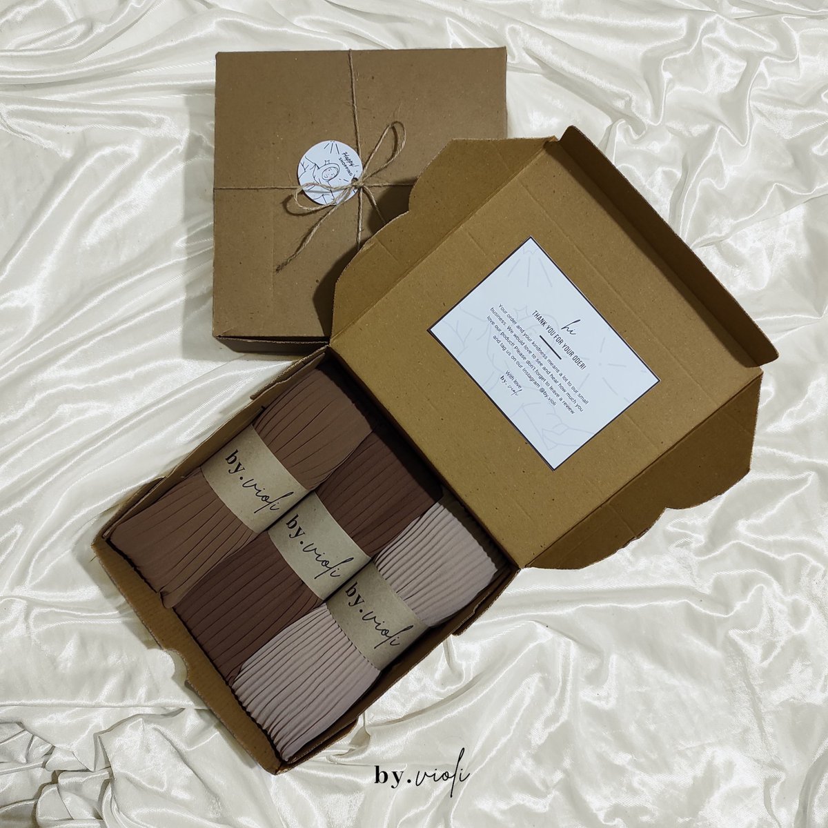 mingguggie's tweet image. Siapatau ada yang butuh cepet pashmina plisket buat bukber nanti 
READY - Mau abisin stock #readystock #pashminaplisket 
🌈 Pink, Olive &amp;amp; Dark Grey 
📍COD Malang kota 
💲 35k/pcs #pasarminggu @infomalang