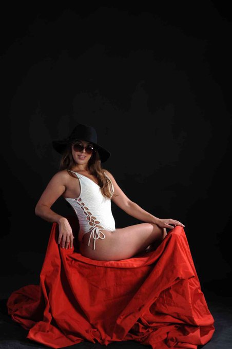 Buenos d&iacute;as? https://t.co/pbEVTgztaP<a href="/tag/bailar"class="tags"><span>#bailar</span></a>