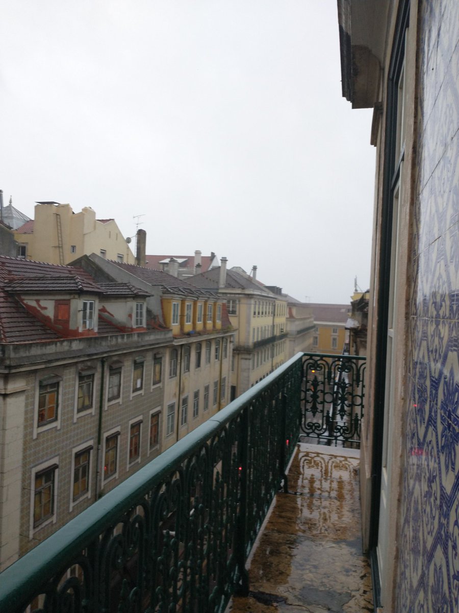 javiercelaya's tweet photo. No para de llover en Lisboa..., así que nos quedaremos en casa leyendo la novela gráfica sobre la vida de José Saramago de la editorial #Levoir. Muy acertado el lema/nombre de esta editorial (Leer, Ver y Oír) @MuseoJSaramago @delRioPilar @CamaraLisboa @FLivroLisboa @FJSaramago https://t.co/4xjwg7otXU