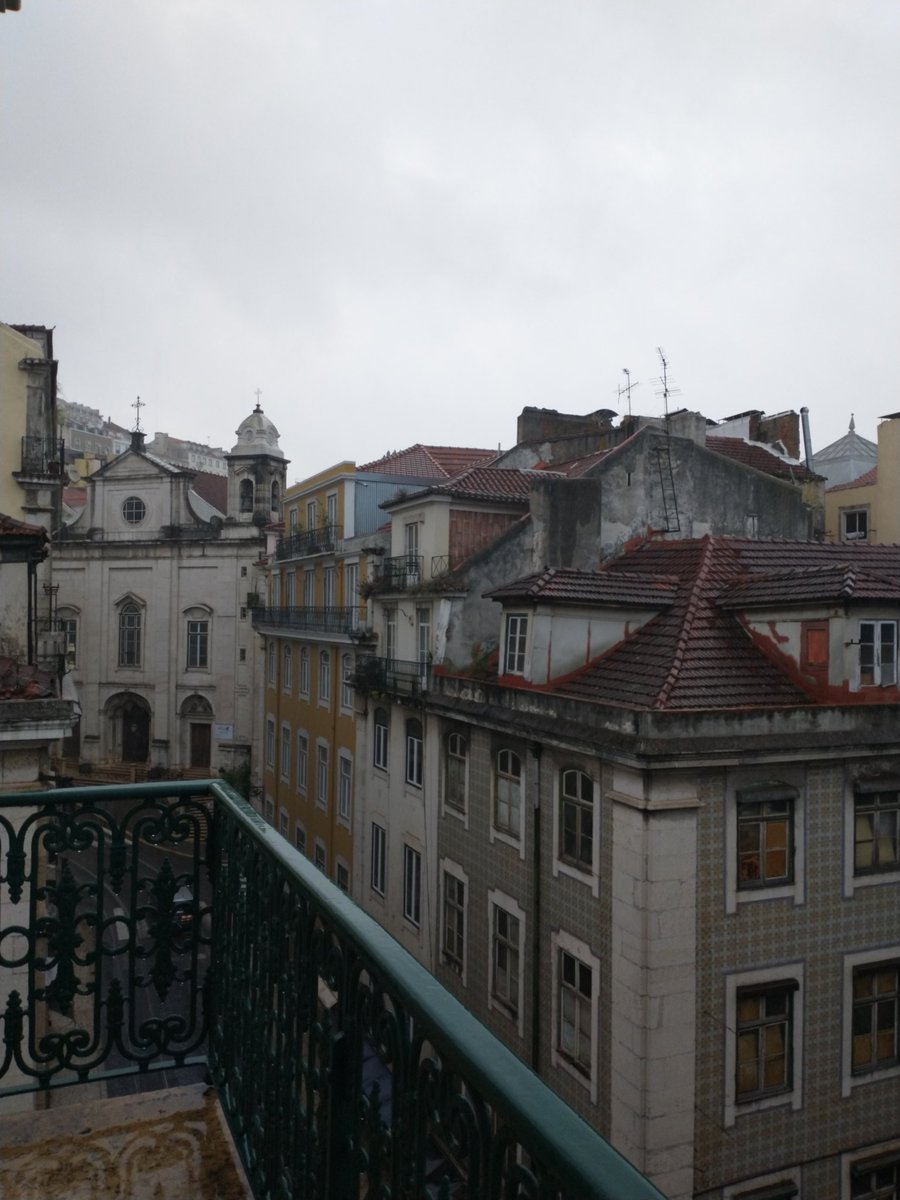 javiercelaya's tweet photo. No para de llover en Lisboa..., así que nos quedaremos en casa leyendo la novela gráfica sobre la vida de José Saramago de la editorial #Levoir. Muy acertado el lema/nombre de esta editorial (Leer, Ver y Oír) @MuseoJSaramago @delRioPilar @CamaraLisboa @FLivroLisboa @FJSaramago https://t.co/4xjwg7otXU