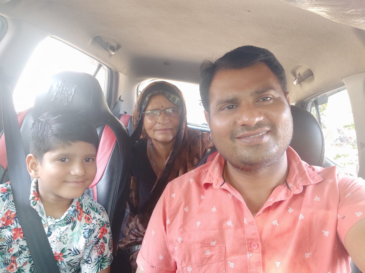 मां के लिए क्या लिखूं
मैं मां की ही  तो लिखावट हूं मैं
Love u maa❤❤