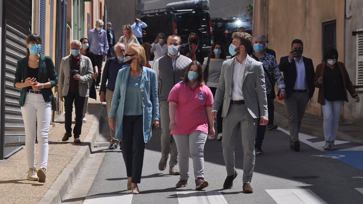 avecvousSCluzel's tweet photo. Moment d’échange et de convivialité avec les militants de la majorité présidentielle réunie à Ramatuelle. Je suis fière d’être à leurs côtés ! https://t.co/fKrQ6b2JZo