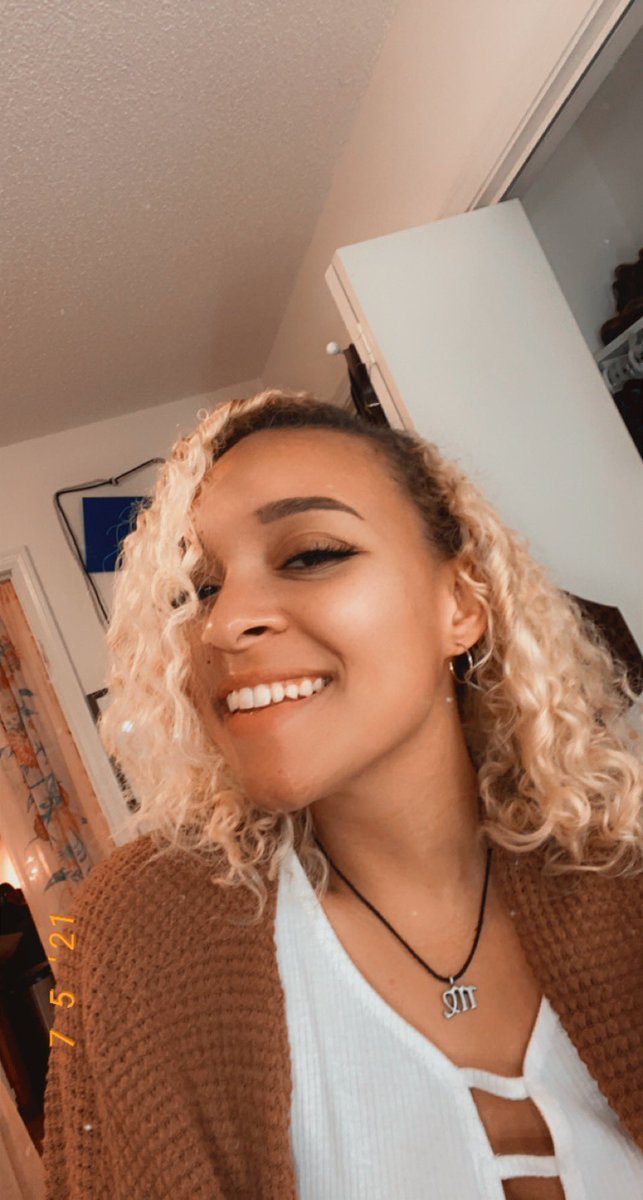 BelleOnFire_'s tweet photo. I forget I even have Twitter. 
My only update is, I’m happy, healthy &amp; healing. 
That’s all. https://t.co/5vHbJekgam