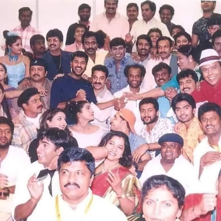StudioFlicks's tweet photo. #SFThrowback: Spot your favourite actors in this pic and comment👇 https://t.co/VyYMaSGzXb