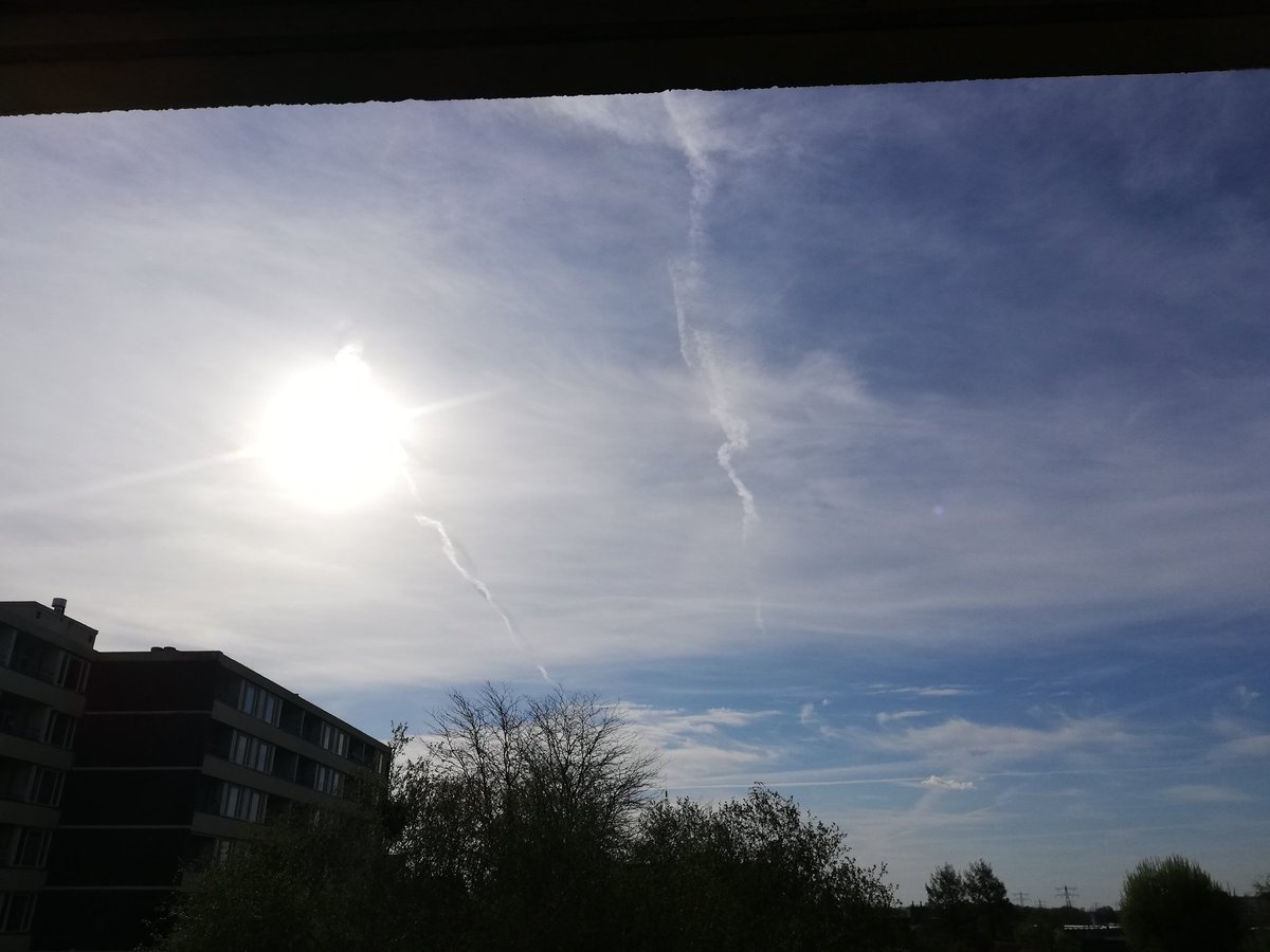 luchtw8's tweet photo. #agenda21 #chemtrails #GeoEngineering #skybasterds #deathfromabove #WeDoNotConcent #WeatherWarfare #Opchemtrails Netherlands, mids https://t.co/UU5TDXxj18